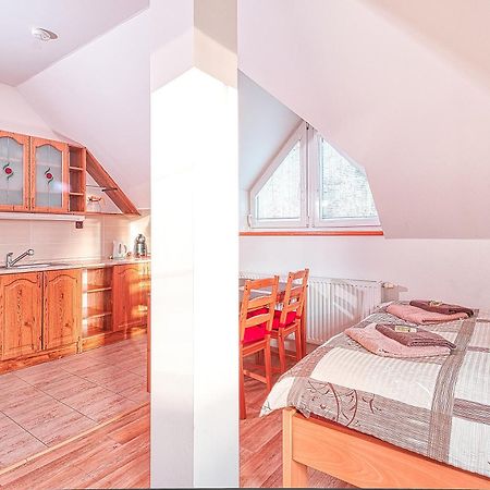 تشيرني دول Apartments White - Hill الغرفة الصورة